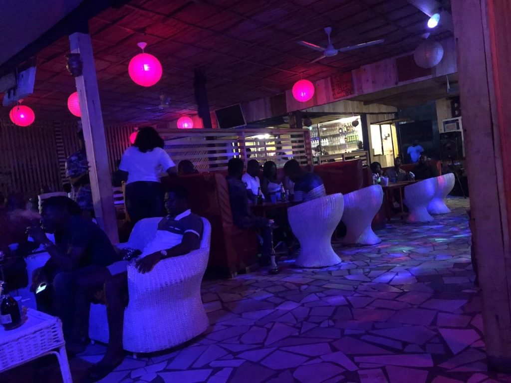 briefcase-pub-shisha-accra-ghana
